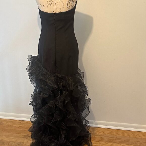 Daisda Black Satin Sleeveless Strapless Long Prom Dress with Ruffles - Picture 2 of 3